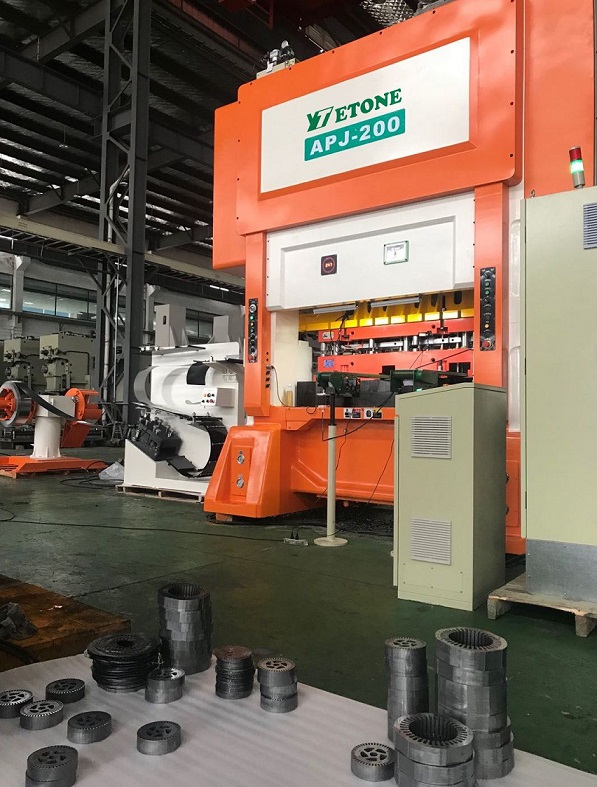 Motor Core မြန်နှုန်းမြင့် တံဆိပ်တုံးနှိပ်စက် ပါဝါနှိပ်ပါ။